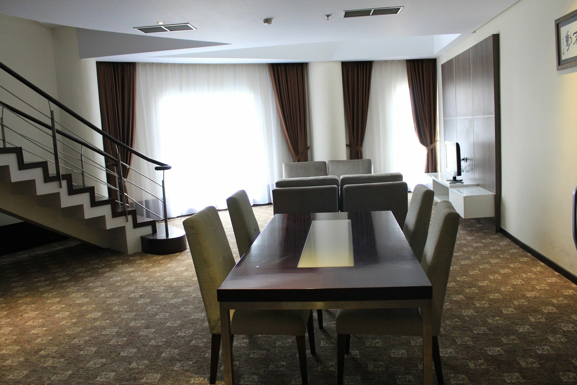 מלון צ'יקראנג President Executive Club מראה חיצוני תמונה